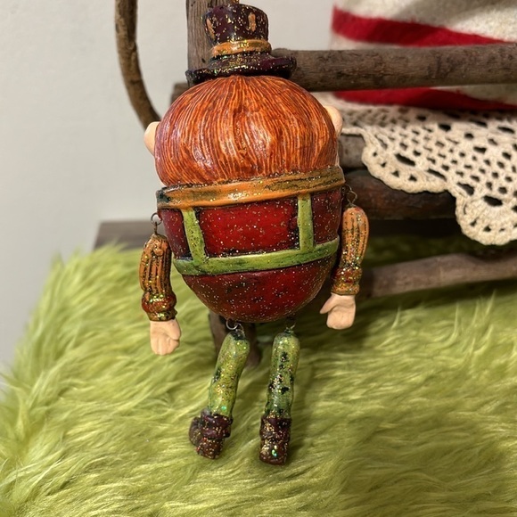 HUMPTY DUMPTEY JOINTED GLITTERY CHRISTMAS ORNAMENT - Picture 6 of 11